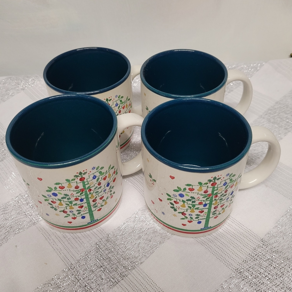 Marvelous Mugs (set of 4) with Christmas trees